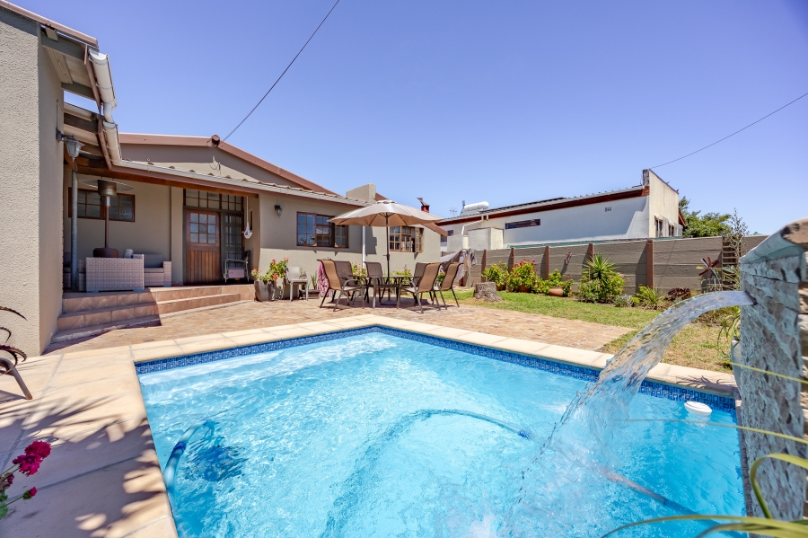 5 Bedroom Property for Sale in Bothasig Western Cape